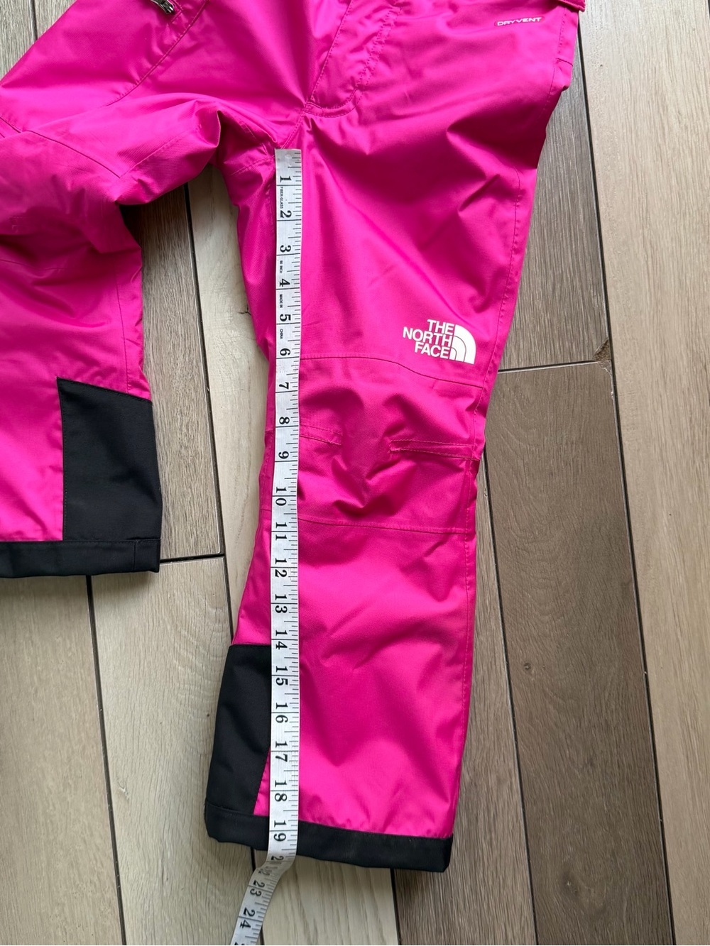 The North Face Girl's Freedom Insulated Snow Pants - Picture 6 of 10